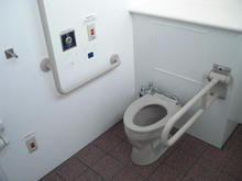 済美公園 多目的トイレ