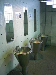 ウエストプロムナード　滝の広場トイレ