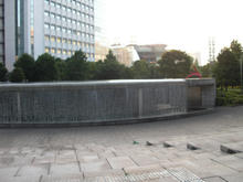 ウエストプロムナード　滝の広場