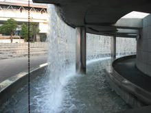 ウエストプロムナード　滝の広場