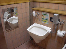 石畑公園 多目的トイレ