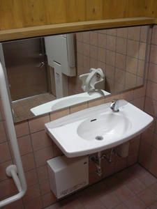 石畑公園 多目的トイレ