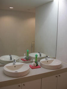 ユニクロ世田谷千歳台店トイレ