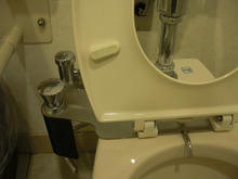 ユニクロ世田谷千歳台店　多目的トイレ