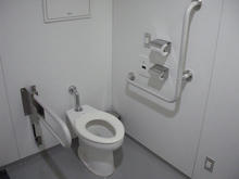 ハミングホール　1階多目的トイレ