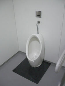 ハミングホール　1階多目的トイレ