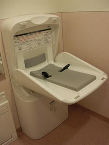 コルモピア深大寺店 多目的トイレ