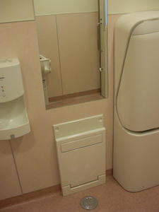 コルモピア深大寺店 多目的トイレ