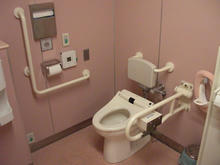 サミットストア中野南台店 1階多目的トイレ