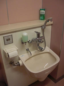 サミットストア中野南台店 1階多目的トイレ