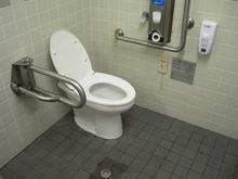 渋谷区役所前公衆多目的トイレ