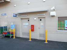 サンドラッグ福生店 外トイレ