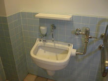 サンドラッグ福生店 外トイレ