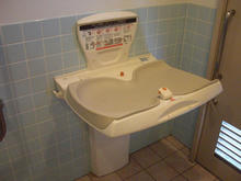 サンドラッグ福生店 外トイレ