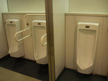 用賀駅　駅前地下トイレ