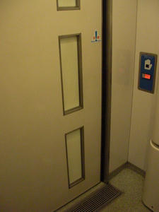 用賀駅　駅前地下多目的トイレ