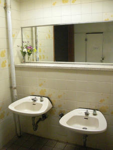 わかぐさ公園 中央トイレ