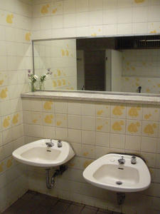 わかぐさ公園 中央トイレ