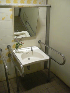 わかぐさ公園 中央多目的トイレ