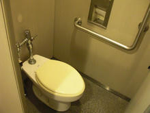 若葉台駅 駅前トイレ