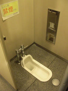 若葉台駅 駅前トイレ