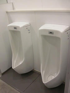 ユニクロ新宿西口店　3階トイレ