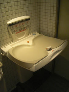 ルミネマン渋谷店多目的トイレ