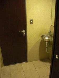 ユニバーサルランゲージ新宿　4階トイレ
