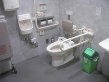 志免町役場　1階多目的トイレ