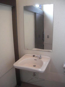 高尾山口駅　駐車場多目的トイレ