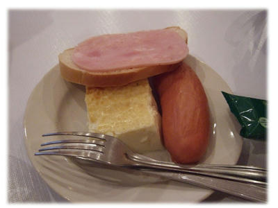 ソーセージと目玉焼き?