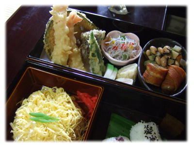 会席弁当