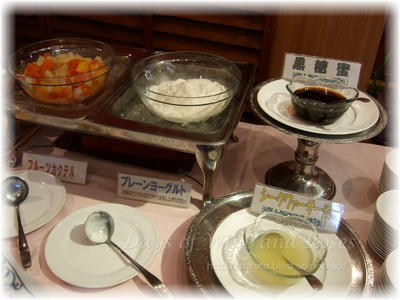 朝食３