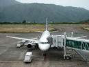 八丈島へは飛行機で45分