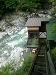 81f00402.jpg