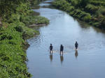 山崎川で遊ぶ子供たち