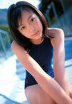 黒川芽以 
1st写真集 [レモンドロップ] (20)