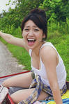 大島優子 
写真集 [優子のありえない日常] (11)