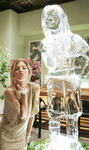 90210-cw-naomi-birthday-ice-sculpture-250.jpg