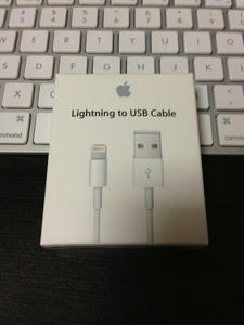 Apple Lightning - USBケーブル パッケージ正面