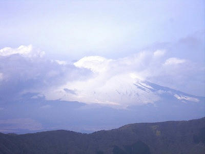 monte fuji nublado