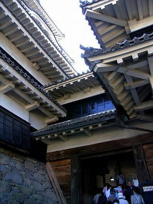 entrada de torreon del castillo de matsumoto