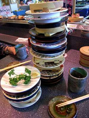 platillos de sushi giratorio