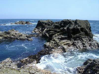 城岛 岩石海岸浪花四溅