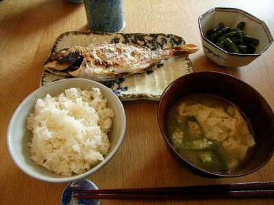 午餐，盐烤真鲷鱼