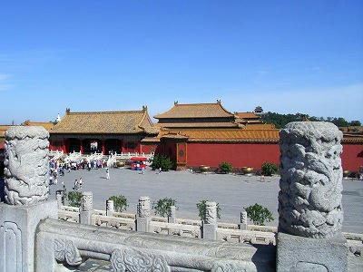远望北海白塔和景山万春亭