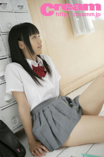 浜田由梨☆ミニスカ制服♪