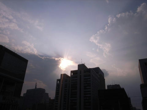 雲と共に