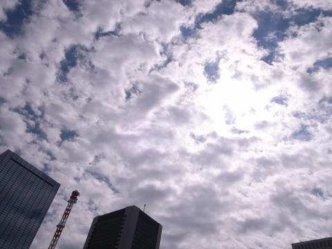 秋の雲の中で