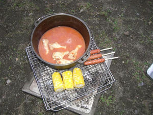 ダッチオーブンで作るかんたん鶏手羽元のトマト煮 キャンプ行こうよ